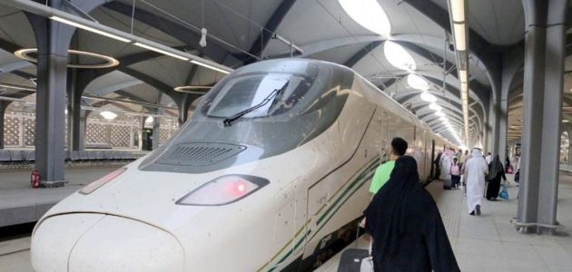 كم سرعة قطار الحرمين بالكيلومتر في الساعة؟