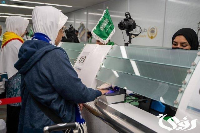 مغادرة أولى رحلات المستفيدين من مبادرة "طريق مكة" من إندونيسيا متجهة إلى المملكة مغادرة أولى رحلات المستفيدين من مبادرة "طريق مكة" من إندونيسيا متجهة إلى المملكة