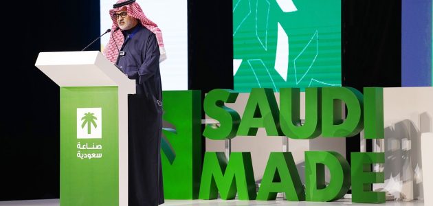 وزير الصناعة يزور جناح "المراعي" ويثمن جهودها في صناعة الأغذية