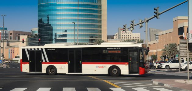عاصفة الإمارات: تعليق رحلات الحافلات في دبي مؤقتا