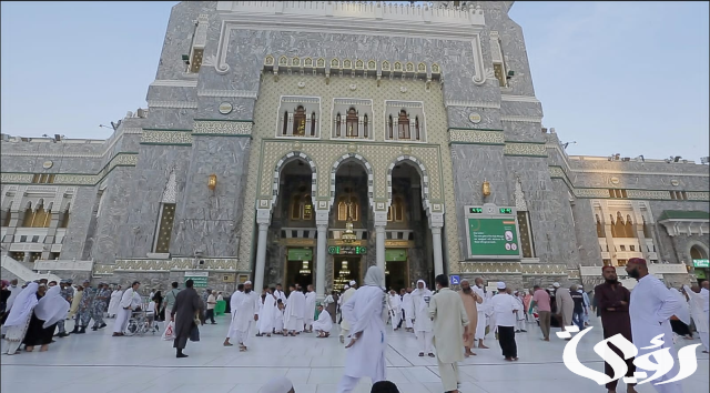 "شؤون الحرمين" توفّر كوادر متخصّصة في تنظيم الحشود وتفويجها داخل المسجد الحرام "شؤون الحرمين" توفّر كوادر متخصّصة في تنظيم الحشود وتفويجها داخل المسجد الحرام