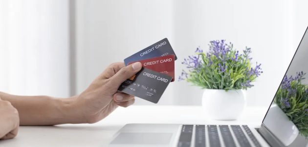 مميزات وعيوب بطاقة بنك الرياض الفضية