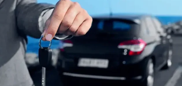 هل يمكن نقل ملكية المركبة لشخص لا يملك رخصة قيادة؟