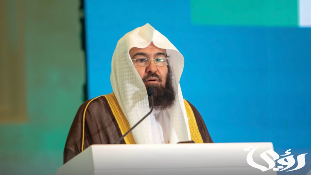 "السديس" يوجه بزيادة لغات ترجمة خطبة عرفة لـ"50" لغة لتعزيز وصول رسالة الحرمين للعالم "السديس" يوجه بزيادة لغات ترجمة خطبة عرفة لـ"50" لغة لتعزيز وصول رسالة الحرمين للعالم