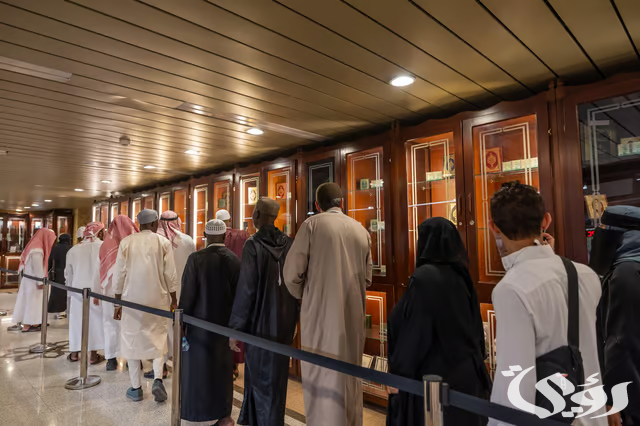 ضيوف برنامج خادم الحرمين الشريفين للحج يزورون مجمع الملك فهد لطباعة المصحف الشريف ضيوف برنامج خادم الحرمين الشريفين للحج يزورون مجمع الملك فهد لطباعة المصحف الشريف