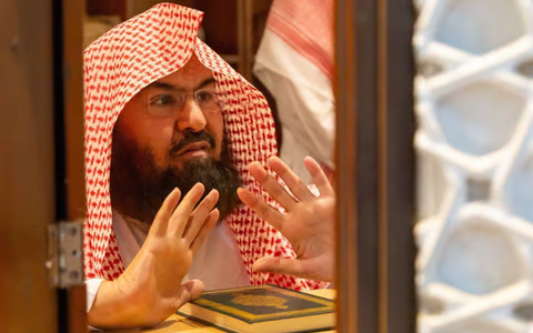"السديس" يطلق برنامج "إجابة السائلين" عبر الهاتف للرد على استفسارات ضيوف الرحمن