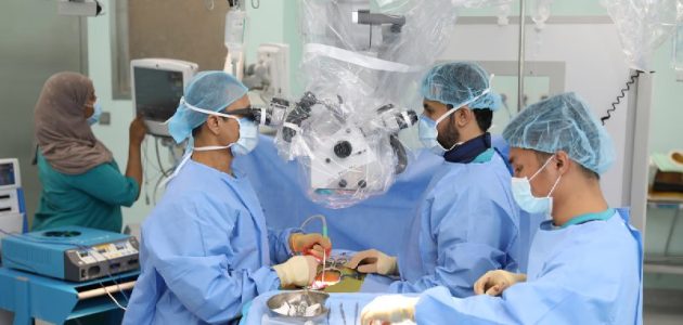 مستشفى الدكتور سليمان الحبيب بالخُبر ينقذ طفلًا من تَبِعات ورم كبير بالدماغ سبّب له صداعًا مستمرًّا وضعفًا شديدًا في النظر