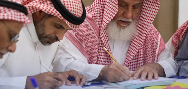 جامعة الأمير محمد بن فهد تقدم منحاً دراسية لكبار السن للحصول على "البكالوريوس"