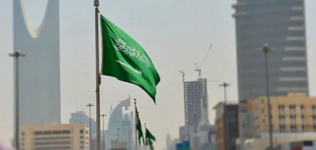 وزارة العمل توضح | استعلم الآن عن عامل وافد في السعودية 1446 بشروط محددة