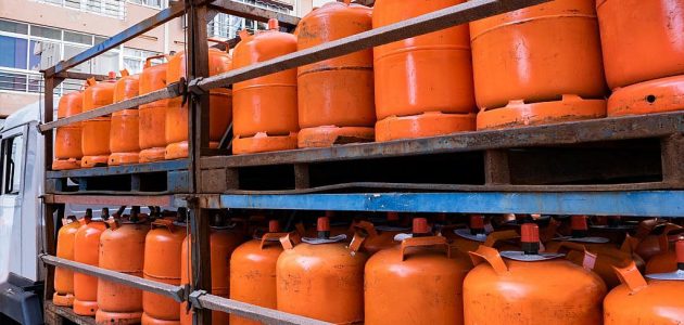 الحكومة السعودية تصدر قرار حظر بشأن بيع أسطوانات الغاز في هذه المواقع.. و3 تصنيفات للأنشطة